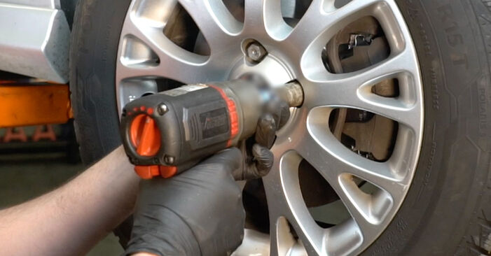 Bremsbeläge beim FIAT GRANDE PUNTO 1.4 (199AXB1A) 2012 selber erneuern - DIY-Manual