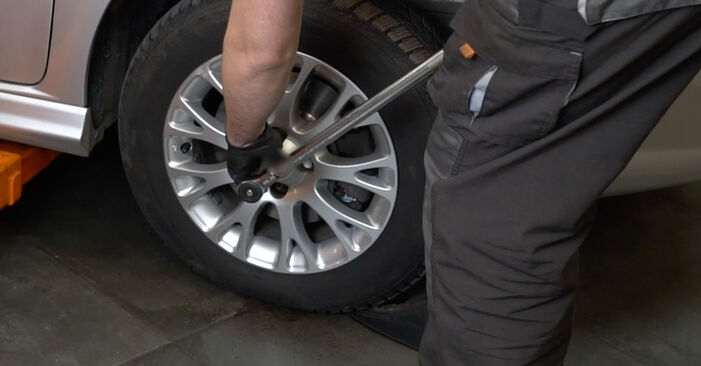Wie lange benötigt das Auswechseln der Teile: Bremsbeläge beim Fiat Punto 199 2013 - Detailliertes PDF-Tutorial
