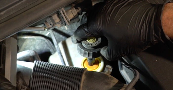 Wie schmierig ist es, selber zu reparieren: Bremsscheiben beim Skoda Octavia 2 Combi 1.6 2010 wechseln – Downloaden Sie sich Bildanleitungen