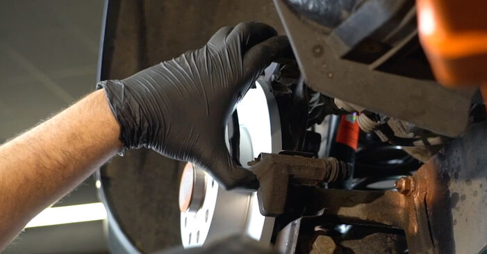 Wie problematisch ist es, selber zu reparieren: Bremsscheiben beim Skoda Octavia 2 Combi 1.6 2010 auswechseln – Downloaden Sie sich bebilderte Tutorials