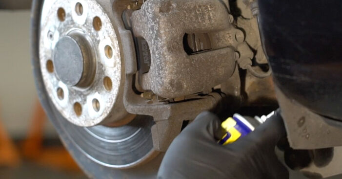 Wie kompliziert ist es, selbst zu reparieren: Bremsscheiben am Skoda Octavia 2 Combi 1.6 2010 ersetzen – Laden Sie sich illustrierte Wegleitungen herunter