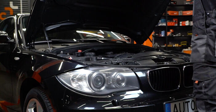 Cómo cambiar Bobina de Encendido en un BMW E82 2006 - Manuales en PDF y en video gratuitos