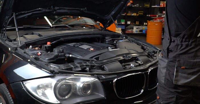 Tausch Tutorial Zündspule am BMW 1 Coupe (E82) 2010 wechselt - Tipps und Tricks