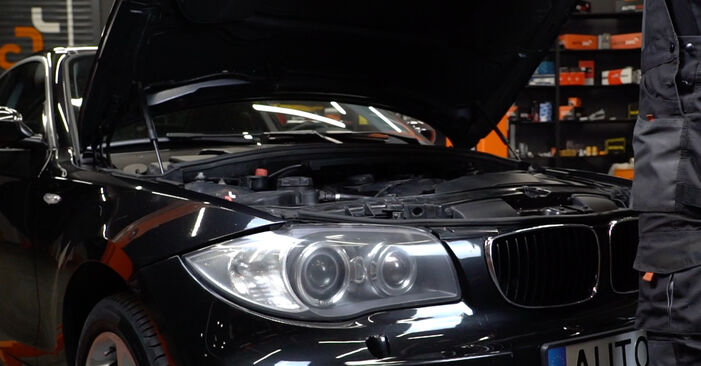 Πώς να αλλάξετε Βάση Αμορτισέρ σε BMW 1 SERIES - δωρεάν εγχειρίδια PDF και βίντεο οδηγιών