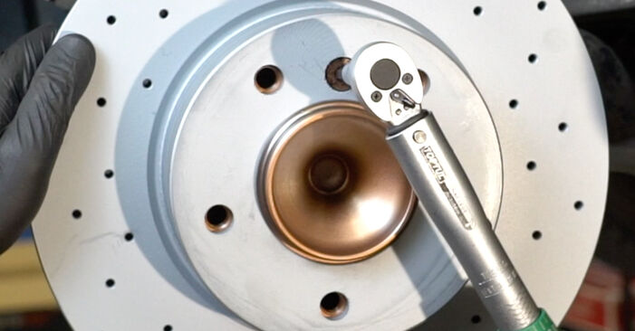 Как да сменим Спирачен диск на BMW 1 купе (E82) 2011: свалете PDF наръчници и видео инструкции