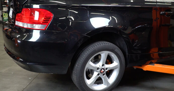 Ako vymeniť Brzdové Platničky na BMW 1 Coupe (E82) 2011: stiahnite si PDF návody a video inštrukcie.