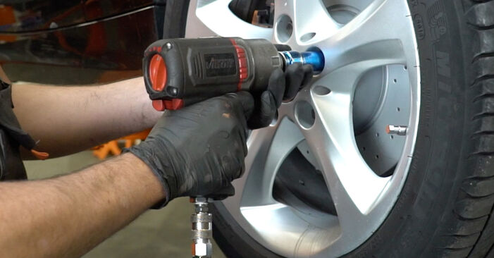 BMW 1 SERIES Roulement de roue remplacement: guides en ligne et tutoriels vidéo