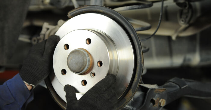 Mercedes W169 A 150 1.5 (169.031, 169.331) 2006 Brake Discs replacement: free workshop manuals