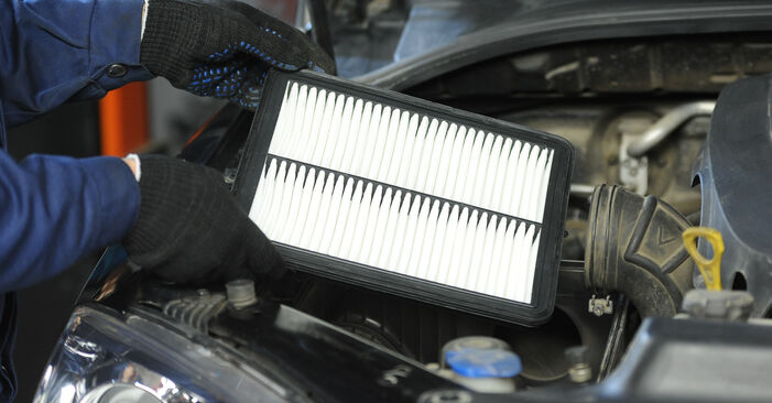 KIA SORENTO 2.4 Air Filter replacement: online guides and video tutorials