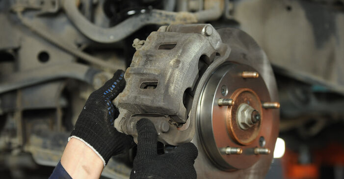 Step-by-step recommendations for DIY replacement KIA Sorento jc 2015 3.5 Brake Discs