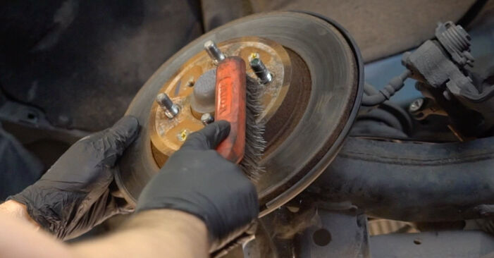 How to change Brake Discs on KIA SORENTO I (JC) 2014 - tips and tricks