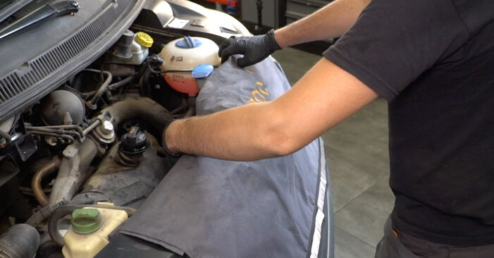 Comment changer Filtre à Carburant sur VW TRANSPORTER - trucs et astuces