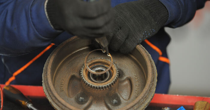 Need to know how to renew Wheel Bearing on SUZUKI SWIFT 2012? This free workshop manual will help you to do it yourself