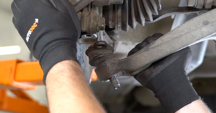 VW TRANSPORTER 2.5 TDI Suspension Ball Joint replacement: online guides and video tutorials
