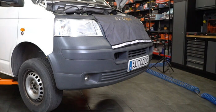How to replace VW Transporter V Van (7HA, 7HH, 7EA, 7EH) 2.5 TDI 2004 Suspension Ball Joint - step-by-step manuals and video guides