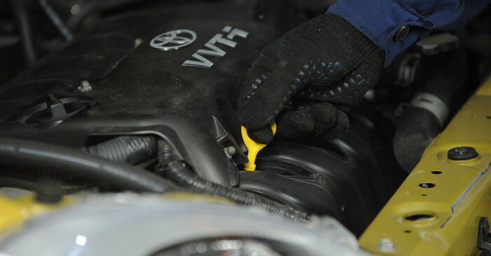 Stufenweiser Leitfaden zum Teilewechsel in Eigenregie von Toyota Yaris P1 2005 1.5 (NCP13_) Ölfilter
