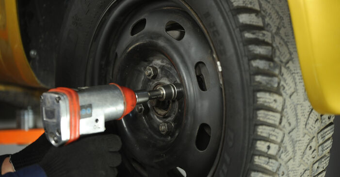 Wie kompliziert ist es, selbst zu reparieren: Stoßdämpfer am Toyota Yaris P1 1.3 4WD (NCP15) 2005 ersetzen – Laden Sie sich illustrierte Wegleitungen herunter