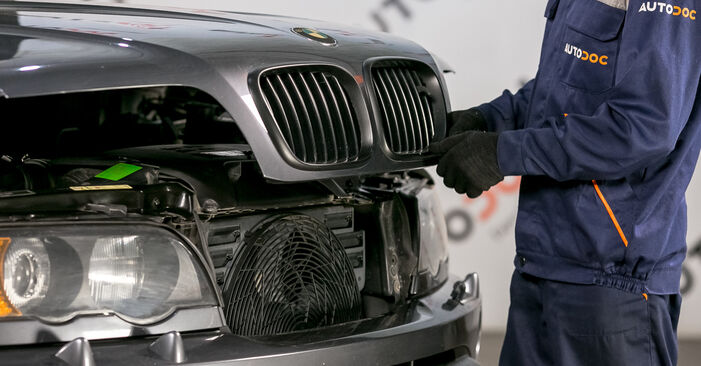 BMW X5 -auton Raitisilmasuodatin: vaihe-vaiheelta -vaihto-opas