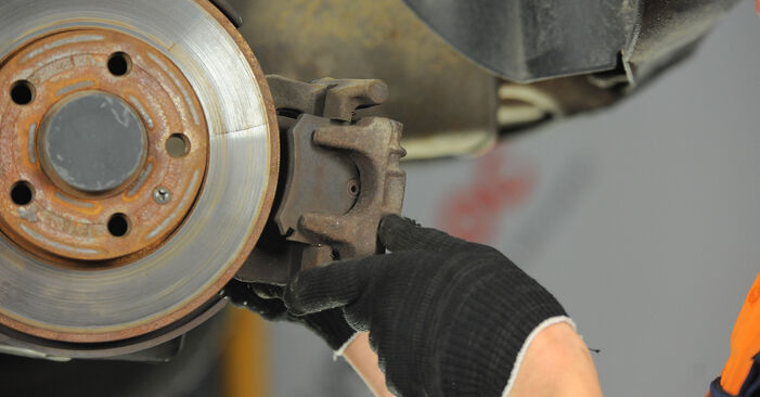 Wie kompliziert ist es, selbst zu reparieren: Bremsscheiben am Polo 9N 1.4 16V 2007 ersetzen – Laden Sie sich illustrierte Wegleitungen herunter
