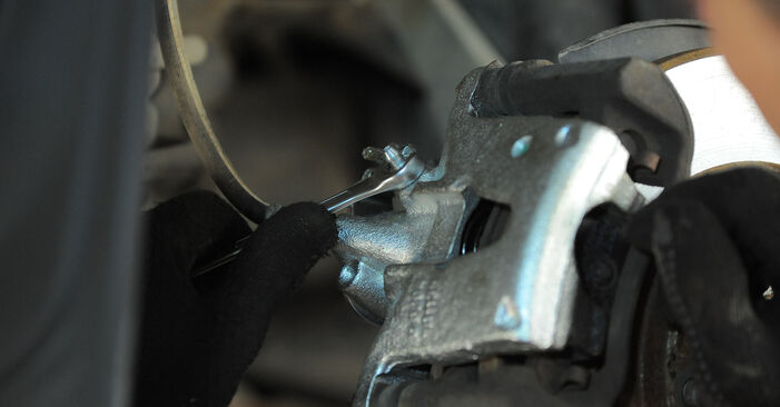 Vanskelighetsgrad: Bytte av Bremsecaliper på Ford Mondeo Mk3 ST220 3.0 2006 – last ned illustrert veiledning