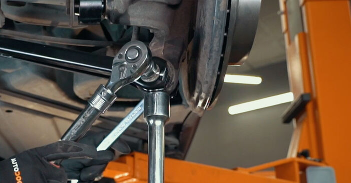 BMW X3 Vikšro Valdymo Svirtis keitimas: nemokamos remonto instrukcijos
