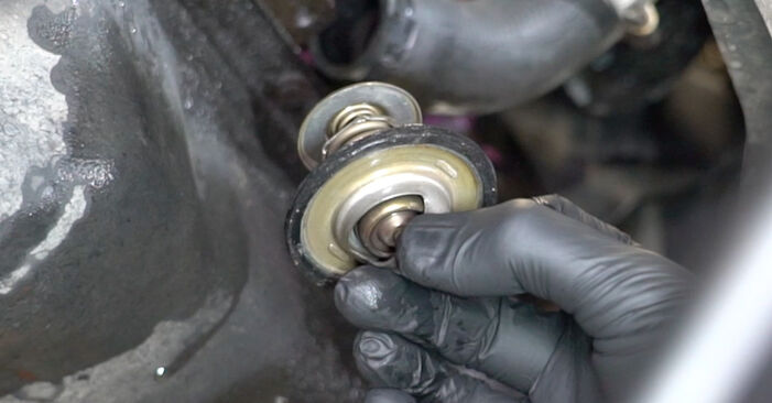 VW GOLF 1.8 GTI Thermostat replacement: online guides and video tutorials