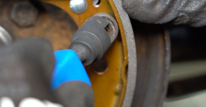 Hvordan man udskifter Bremsebakker på VW GOLF: hent PDF manualer og video instruktioner