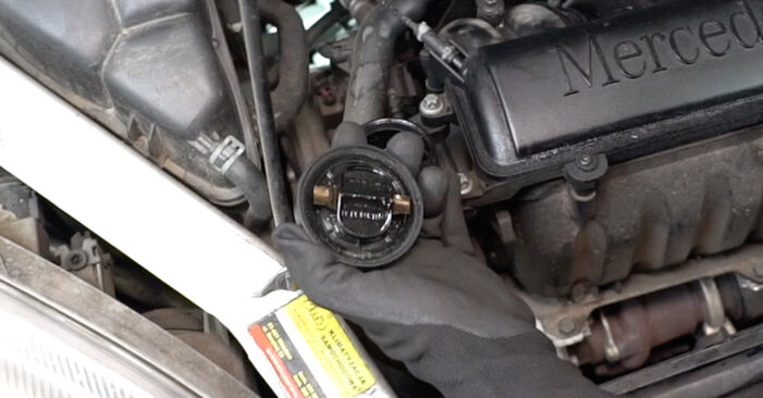 Mercedes W168 A 170 CDI 1.7 (168.009, 168.109) 1999 Ölfilter wechseln: Gratis Reparaturanleitungen