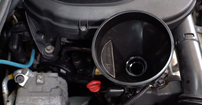 Wie problematisch ist es, selber zu reparieren: Ölfilter beim Fiat Punto 188 1.4 2011 auswechseln – Downloaden Sie sich bebilderte Tutorials
