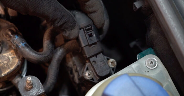 VW PASSAT Brændstoffilter trin-for-trin udskiftnings manual