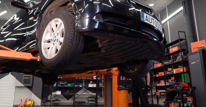 Kuinka vaikeaa on tehdä itse: Polttoainesuodatin-osien vaihto BMW 3 SERIES -autoon - lataa kuvitettu opas