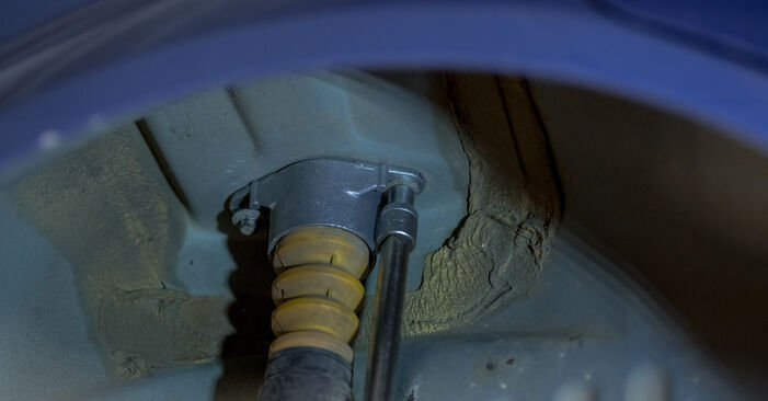 Ford Fiesta Mk5 1.4 16V 2003 Domlager wechseln: Kostenfreie Reparaturwegleitungen