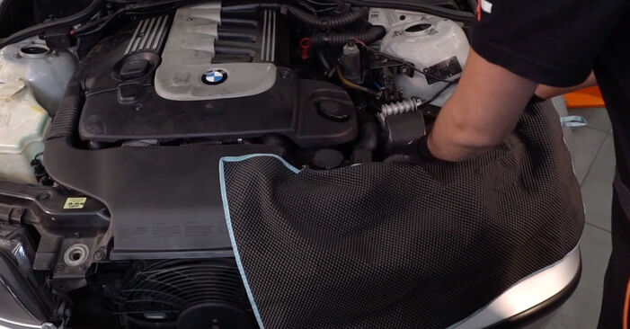 Come sostituire BMW 3 Touring (E46) 320d 2.0 2000 Filtro Carburante - manuali passo passo e video guide