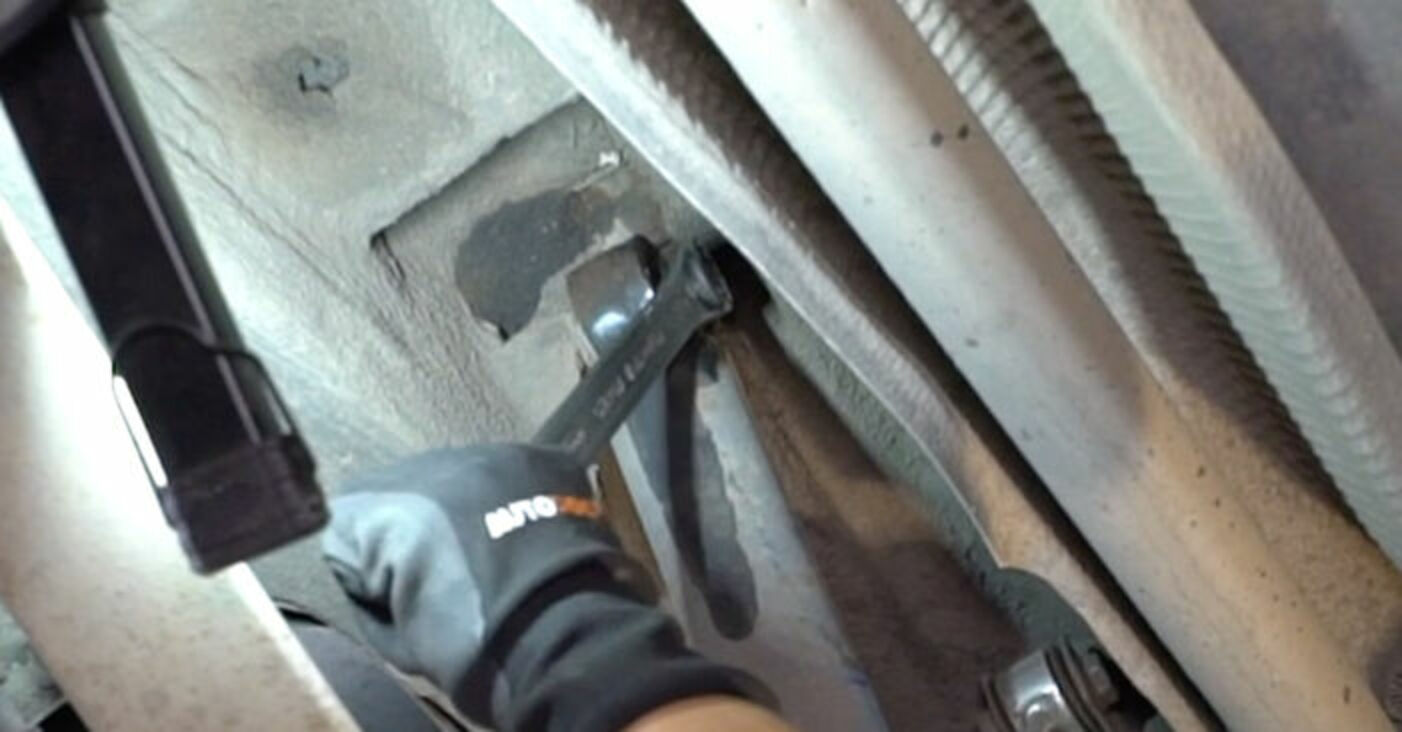 How to change rear shock absorbers on VW Caddy 3 van – replacement guide