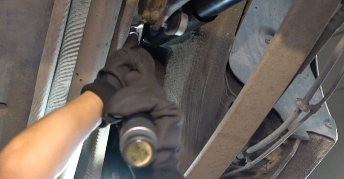 Cómo reemplazar Amortiguadores en un VW Caddy III Furgón (2KA, 2KH, 2CA, 2CH) 1.9 TDI 2005 - manuales paso a paso y guías en video