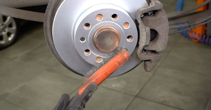 Cómo quitar Amortiguadores en un VW CADDY 1.6 2008 - instrucciones online fáciles de seguir