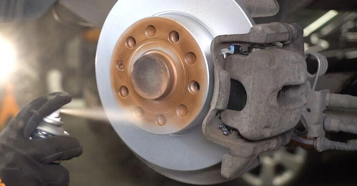 Tauschen Sie Bremsscheiben beim VW Caddy 3 kasten 2014 1.9 TDI selber aus