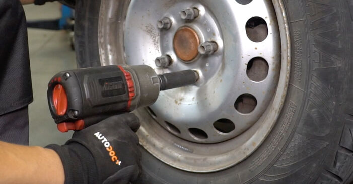 Trinn-for-trinn anbefalinger for hvordan du kan bytte VW Caddy Mk3 2005 1.6 Bremseskiver selv