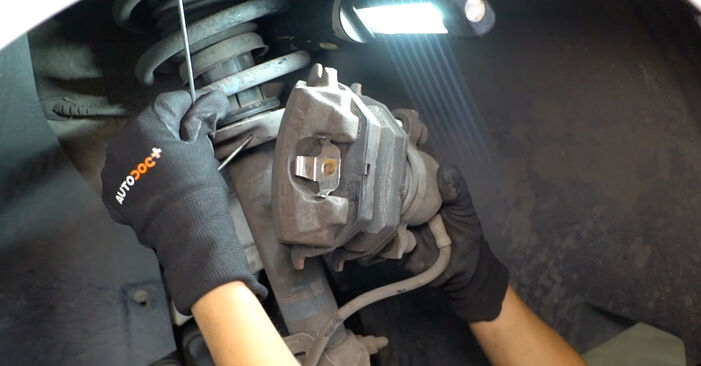 Wie lange benötigt das Auswechseln der Teile: Bremsbeläge beim VW Caddy 3 kasten 2012 - Detailliertes PDF-Tutorial