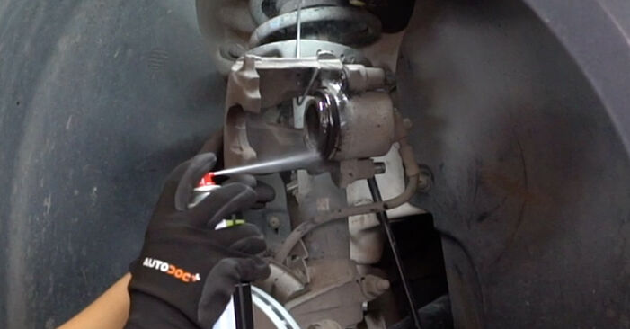 Smontaggio Pastiglie dei freni su VW Caddy 3 Van 2014 1.9 TDI da solo