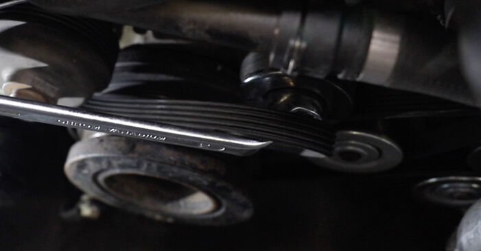 Hoe BMW 5 SERIES 520 i 2000 Thermostaat verwijderen – online eenvoudige instructies