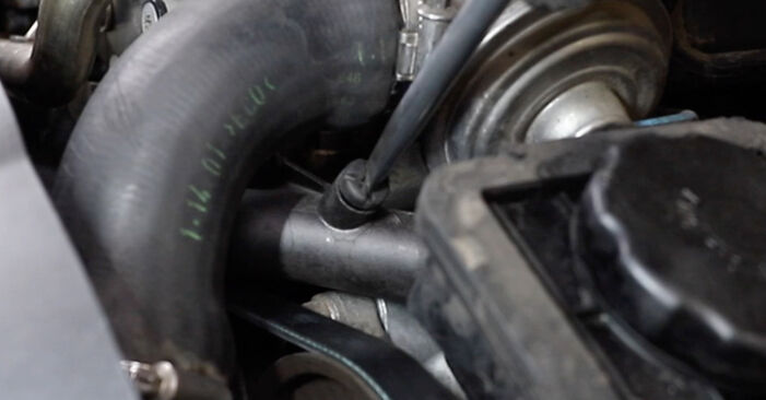 BMW E39 Touring 525i 2.5 1998 Thermostat wechseln: Kostenfreie Reparaturwegleitungen