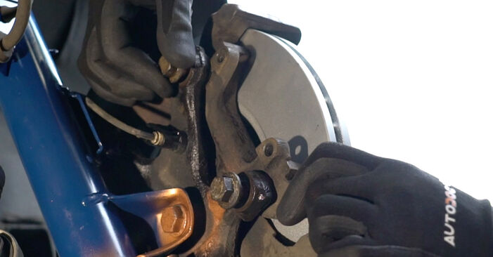 Wie kompliziert ist es, selbst zu reparieren: Bremsscheiben am BMW E36 323 i 1996 ersetzen – Laden Sie sich illustrierte Wegleitungen herunter