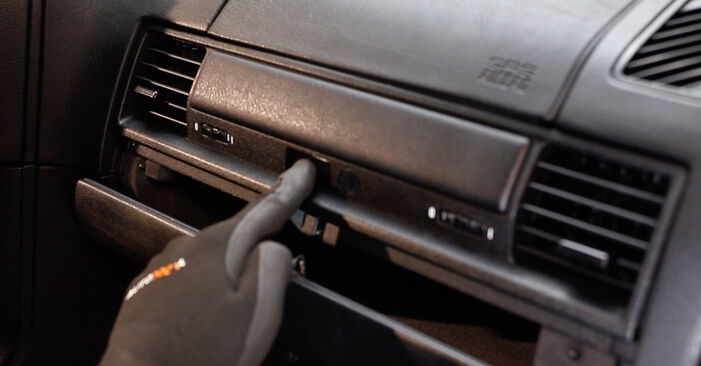 Wymiana Filtr powietrza kabinowy BMW E36 320 i 1990 - darmowe instrukcje PDF i wideo