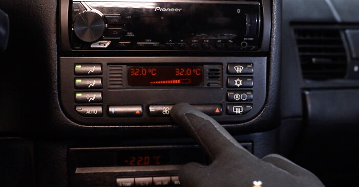 Ile czasu zajmuje wymiana: Filtr powietrza kabinowy w BMW E36 318tds 1.7 1998 - pouczająca instrukcja w formacie PDF