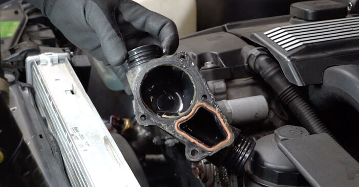 Kaip pakeisti BMW 3 SERIES Thermostat - išsamios instrukcijos ir vaizdo pamokos