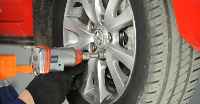 Vanskelighetsgrad: Bytte av Fjærbenslager på Mazda 3 Sedan 1.4 2005 – last ned illustrert veiledning