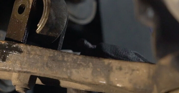 Wie schmierig ist es, selber zu reparieren: Koppelstange beim BMW E36 323 i 1996 wechseln – Downloaden Sie sich Bildanleitungen