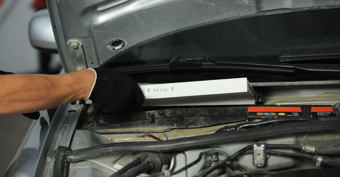 Vanskelighetsgrad: Bytte av Kupefilter på Audi A4 B5 Avant 2.5 TDI 2000 – last ned illustrert veiledning