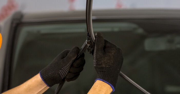 How to remove MERCEDES-BENZ VITO 109 CDI (639.701, 639.703) 2007 Wiper Blades - online easy-to-follow instructions